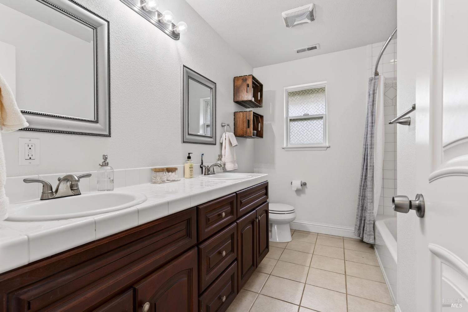 Detail Gallery Image 42 of 54 For 17437 Greenridge Rd, Hidden Valley Lake,  CA 95467 - 4 Beds | 4 Baths