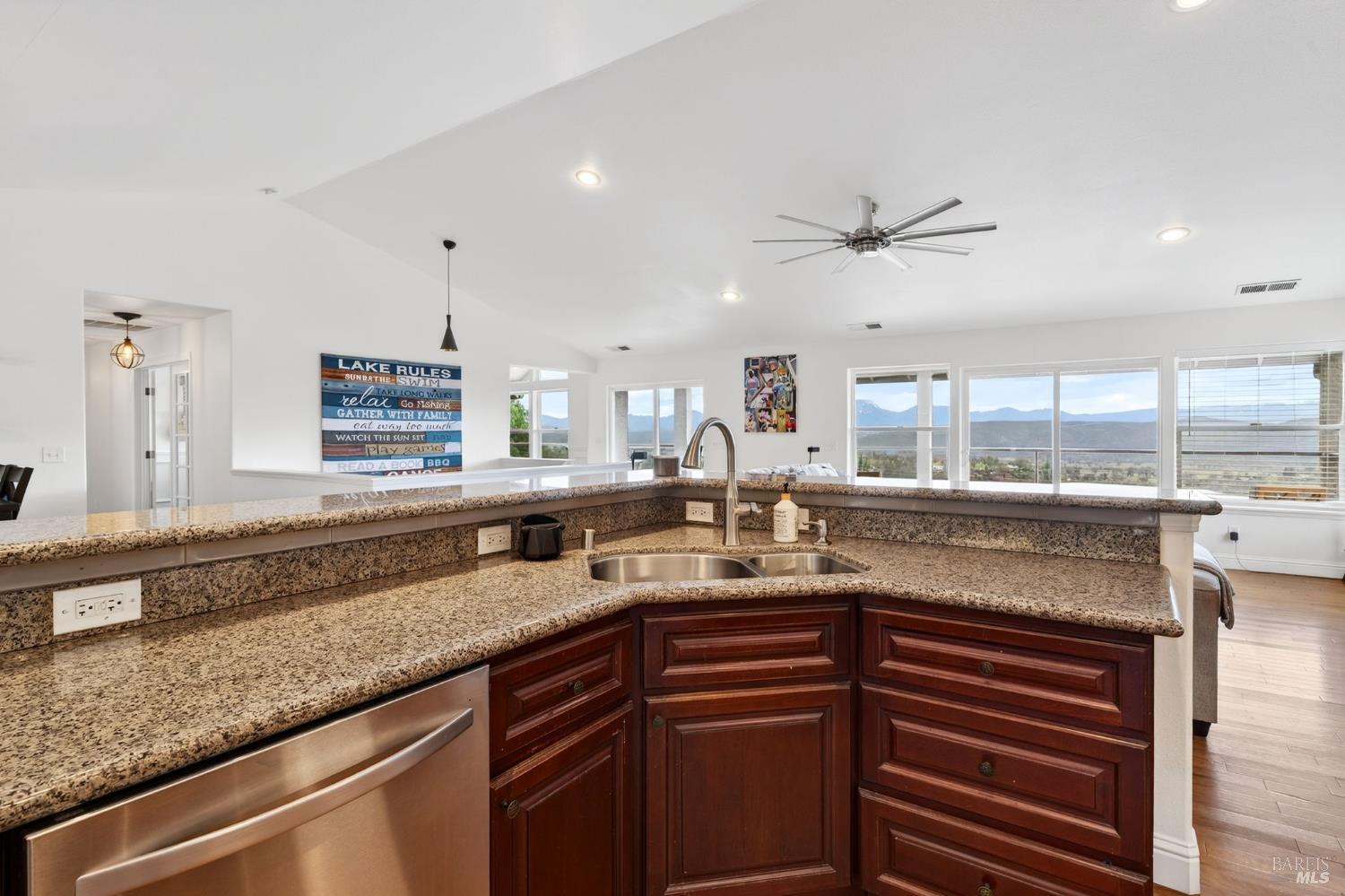 Detail Gallery Image 31 of 54 For 17437 Greenridge Rd, Hidden Valley Lake,  CA 95467 - 4 Beds | 4 Baths