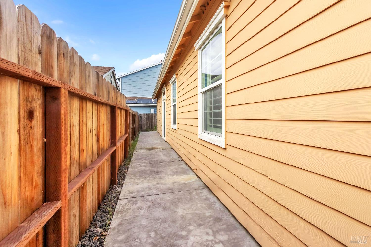 Detail Gallery Image 27 of 32 For 927 Freedom Dr, Suisun City,  CA 94585 - 3 Beds | 2 Baths