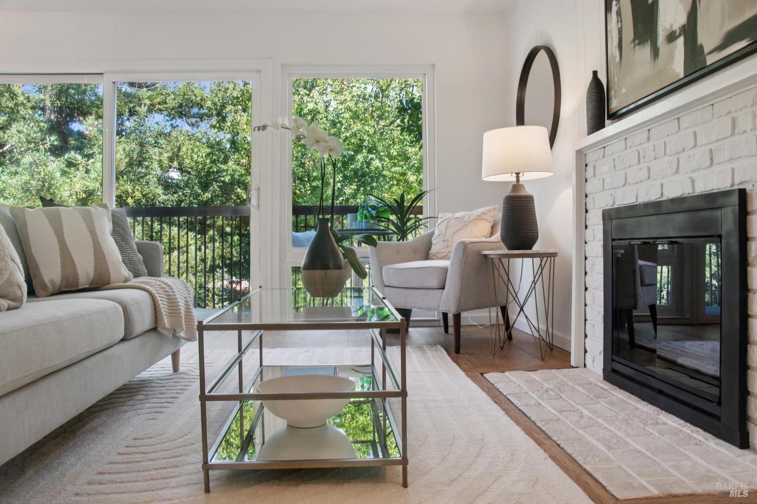 Detail Gallery Image 4 of 19 For 1219 Grand Ave #5,  San Rafael,  CA 94901 - 2 Beds | 1 Baths