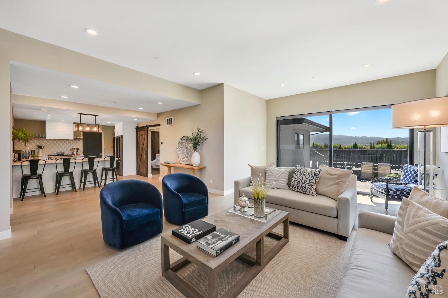 Detail Gallery Image 18 of 45 For 696 Hawthorne Dr, Tiburon,  CA 94920 - 3 Beds | 2 Baths