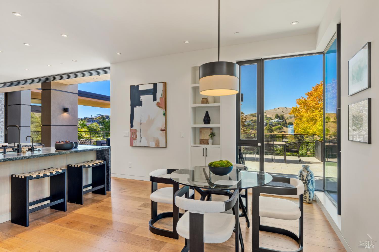 Detail Gallery Image 26 of 76 For 3 Trestle Glen Cir, Tiburon,  CA 94920 - 6 Beds | 6/2 Baths