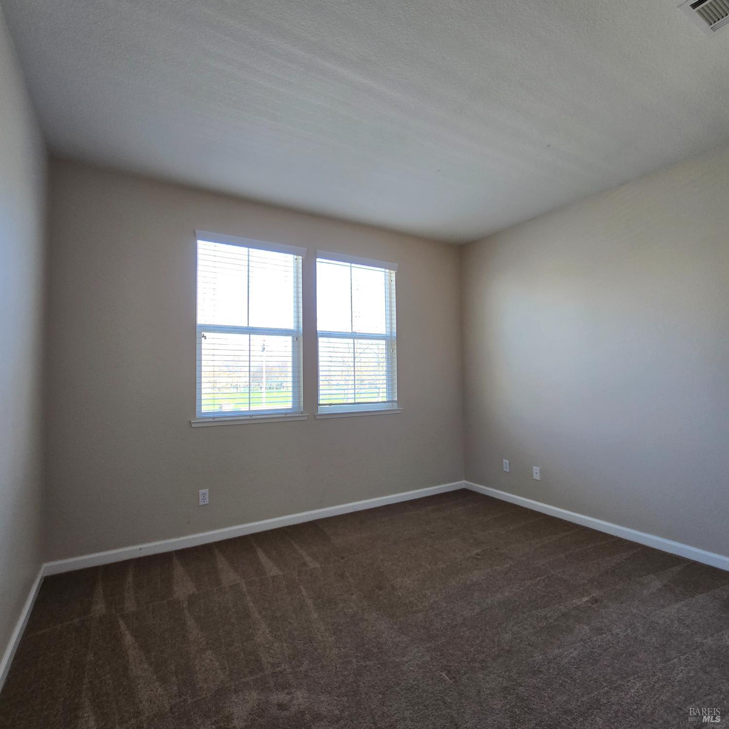 Detail Gallery Image 7 of 7 For 1311 Valley Glen Dr, Dixon,  CA 95620 - 3 Beds | 3 Baths