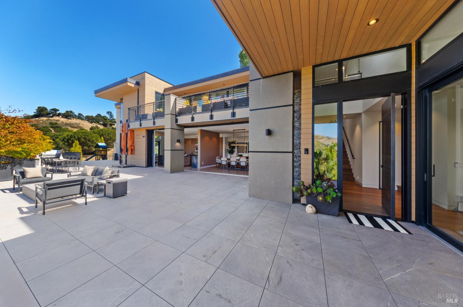 Detail Gallery Image 10 of 76 For 3 Trestle Glen Cir, Tiburon,  CA 94920 - 6 Beds | 6/2 Baths
