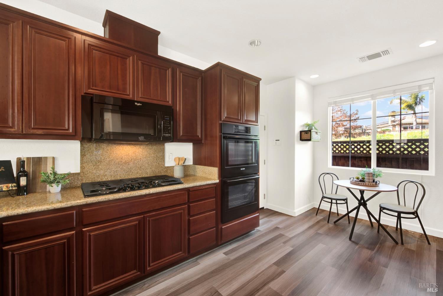 Detail Gallery Image 21 of 67 For 7004 Alder Creek Rd, Vallejo,  CA 94591 - 4 Beds | 3/1 Baths