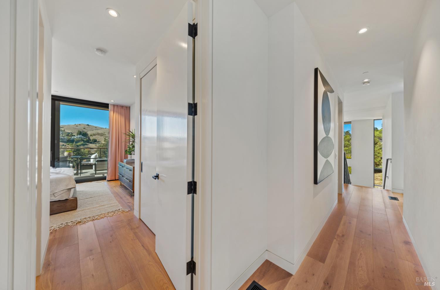 Detail Gallery Image 37 of 76 For 3 Trestle Glen Cir, Tiburon,  CA 94920 - 6 Beds | 6/2 Baths