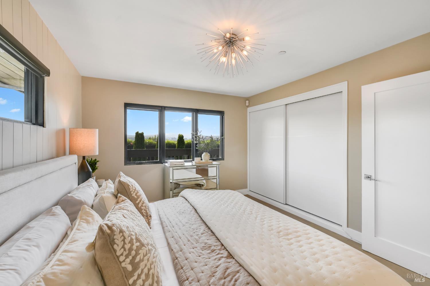 Detail Gallery Image 23 of 45 For 696 Hawthorne Dr, Tiburon,  CA 94920 - 3 Beds | 2 Baths