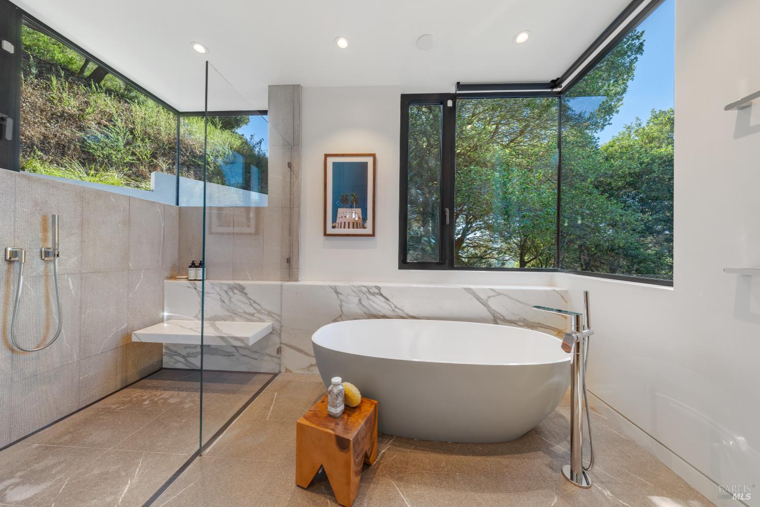 Detail Gallery Image 35 of 76 For 3 Trestle Glen Cir, Tiburon,  CA 94920 - 6 Beds | 6/2 Baths