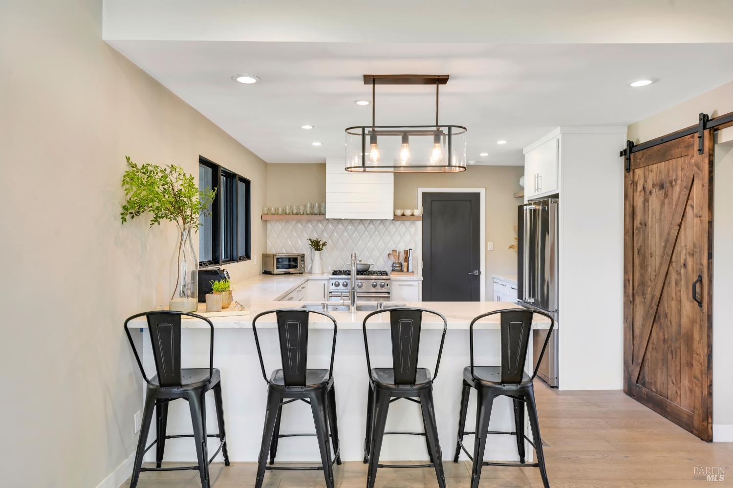 Detail Gallery Image 20 of 45 For 696 Hawthorne Dr, Tiburon,  CA 94920 - 3 Beds | 2 Baths