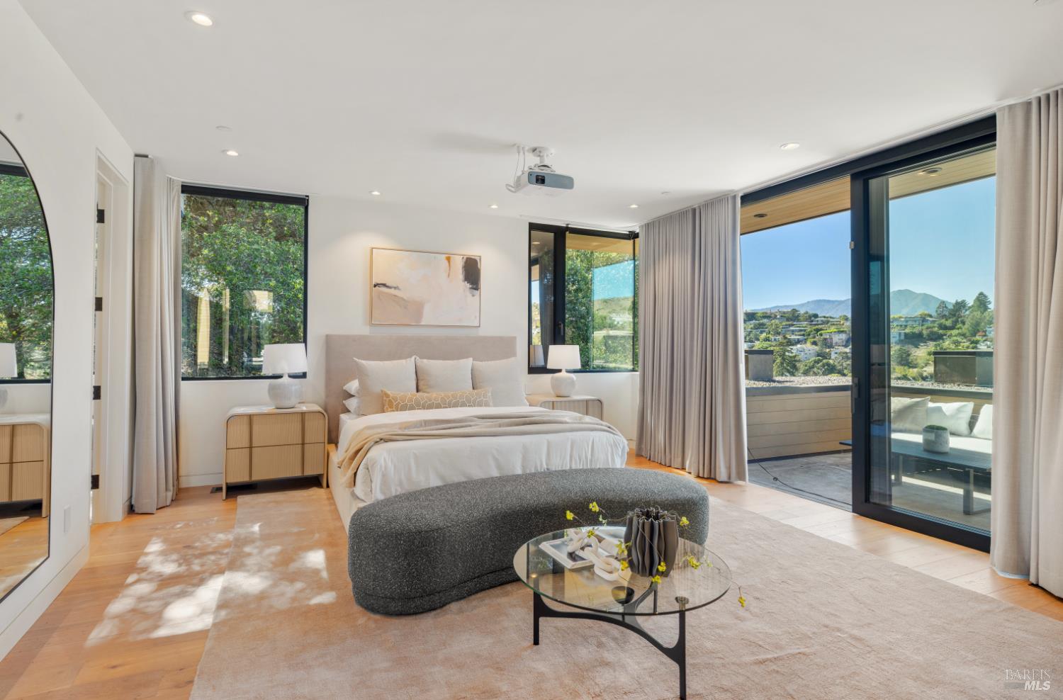 Detail Gallery Image 32 of 76 For 3 Trestle Glen Cir, Tiburon,  CA 94920 - 6 Beds | 6/2 Baths