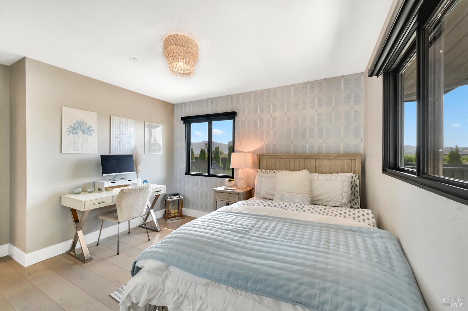 Detail Gallery Image 26 of 45 For 696 Hawthorne Dr, Tiburon,  CA 94920 - 3 Beds | 2 Baths