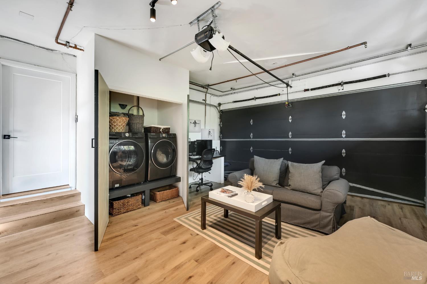 Detail Gallery Image 30 of 45 For 696 Hawthorne Dr, Tiburon,  CA 94920 - 3 Beds | 2 Baths