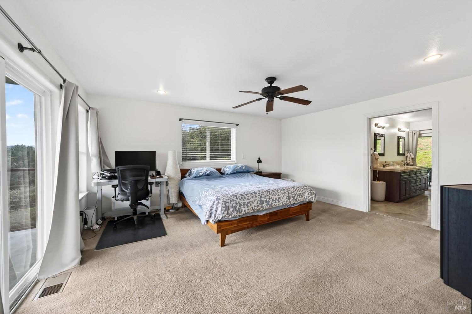 Detail Gallery Image 6 of 54 For 17437 Greenridge Rd, Hidden Valley Lake,  CA 95467 - 4 Beds | 4 Baths