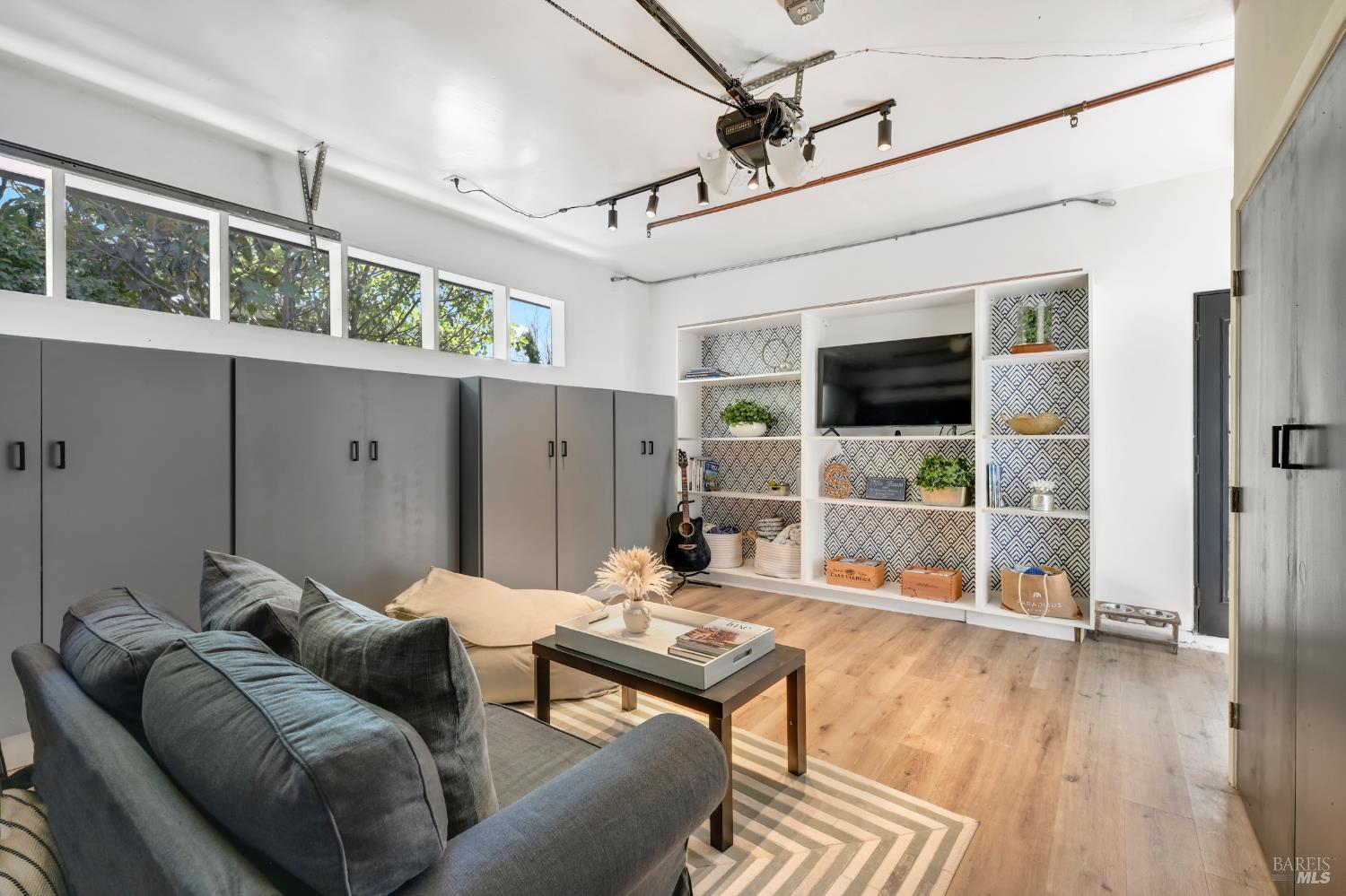 Detail Gallery Image 29 of 45 For 696 Hawthorne Dr, Tiburon,  CA 94920 - 3 Beds | 2 Baths