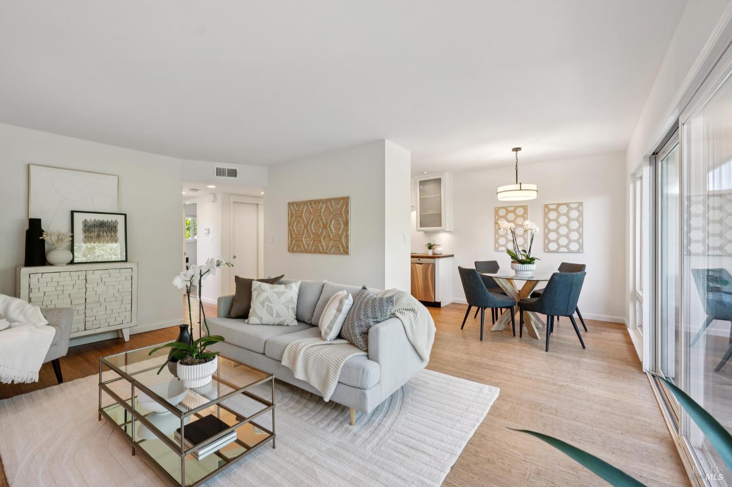 Detail Gallery Image 3 of 19 For 1219 Grand Ave #5,  San Rafael,  CA 94901 - 2 Beds | 1 Baths