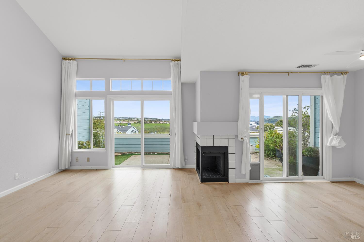 Detail Gallery Image 12 of 40 For 401 Stinson St #4,  Vallejo,  CA 94591 - 3 Beds | 3 Baths