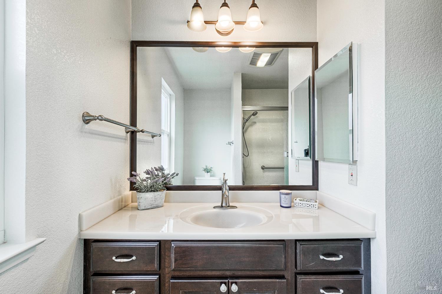 Detail Gallery Image 11 of 22 For 5984 Stone Bridge Rd, Santa Rosa,  CA 95409 - 3 Beds | 2/1 Baths