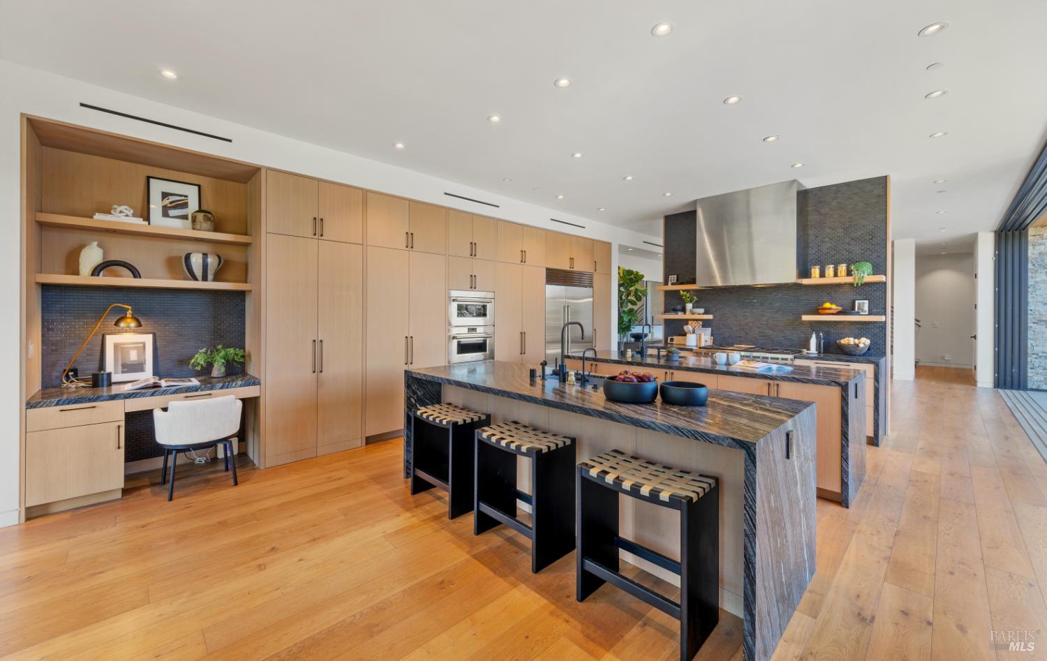 Detail Gallery Image 21 of 76 For 3 Trestle Glen Cir, Tiburon,  CA 94920 - 6 Beds | 6/2 Baths