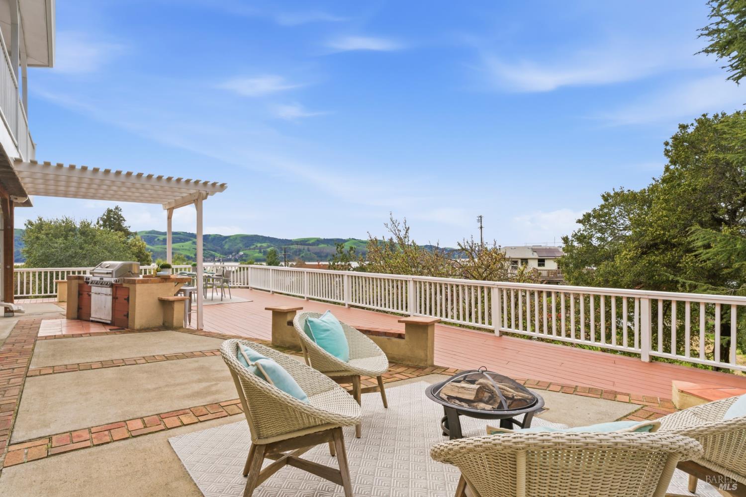 Detail Gallery Image 19 of 29 For 1491 Karen Dr, Benicia,  CA 94510 - 5 Beds | 3 Baths