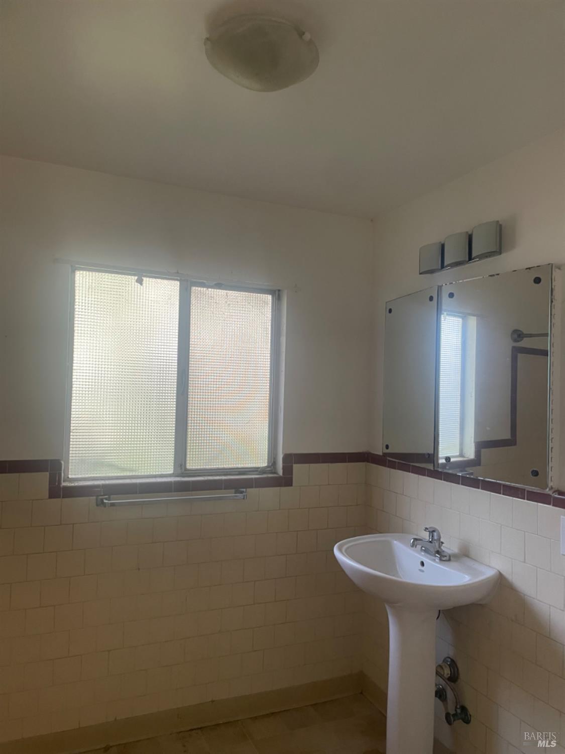 Detail Gallery Image 12 of 17 For 1395 Velma Ave, Santa Rosa,  CA 95403 - 2 Beds | 1 Baths