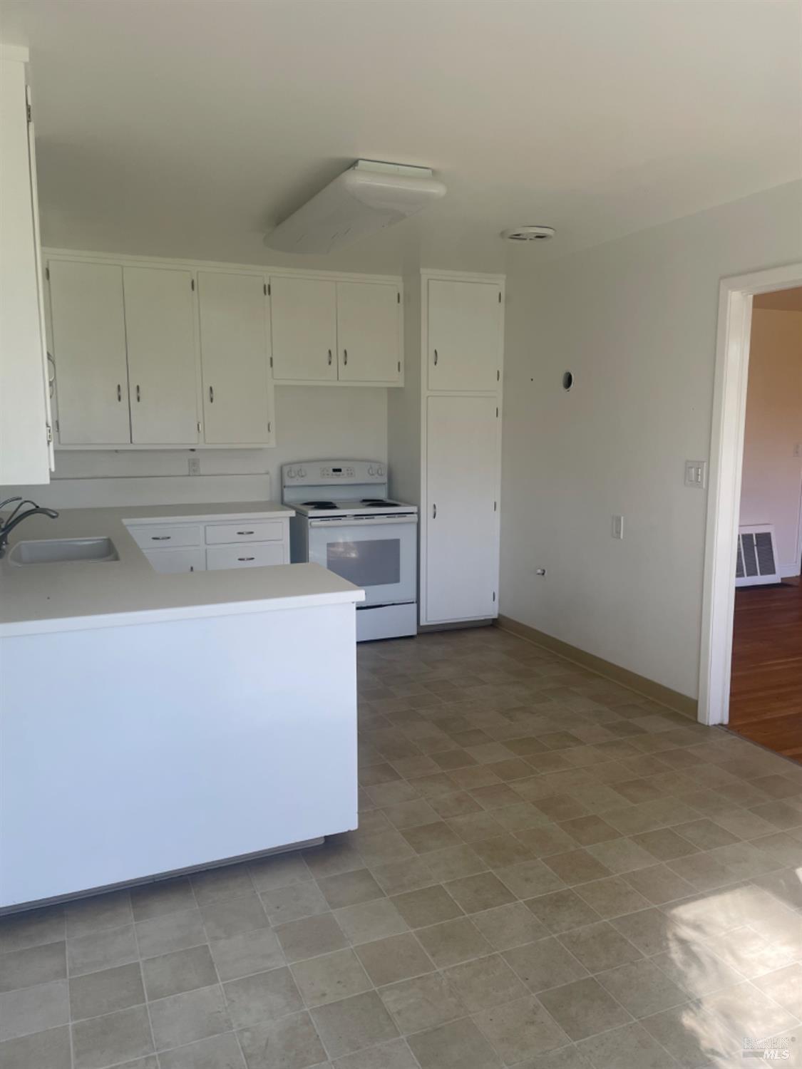 Detail Gallery Image 8 of 17 For 1395 Velma Ave, Santa Rosa,  CA 95403 - 2 Beds | 1 Baths