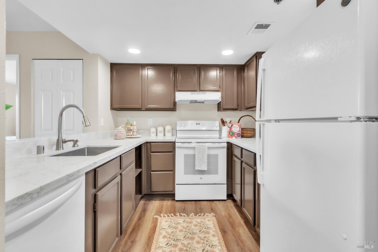 Detail Gallery Image 7 of 27 For 202 Mariner Way, Novato,  CA 94945 - 1 Beds | 1 Baths