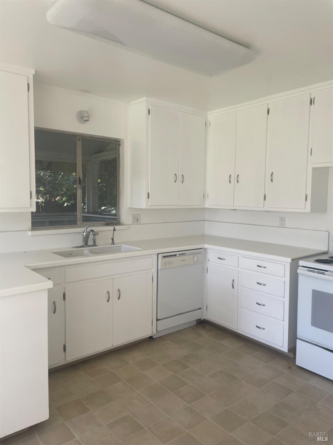 Detail Gallery Image 7 of 17 For 1395 Velma Ave, Santa Rosa,  CA 95403 - 2 Beds | 1 Baths