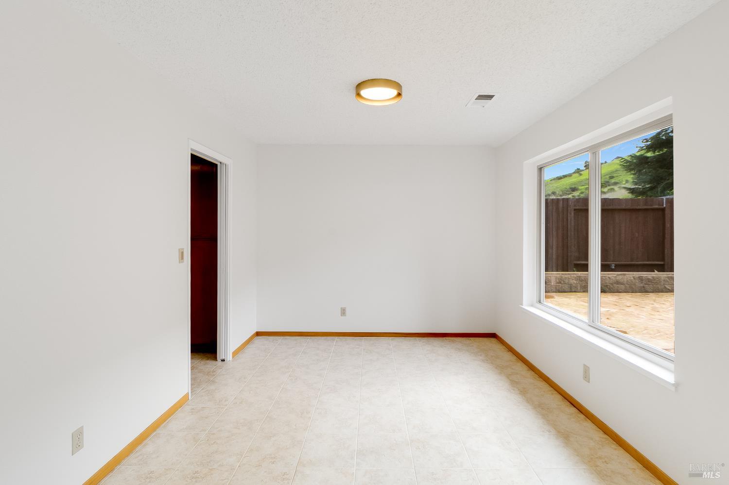 Detail Gallery Image 27 of 99 For 832 Rose Dr, Benicia,  CA 94510 - 4 Beds | 2 Baths