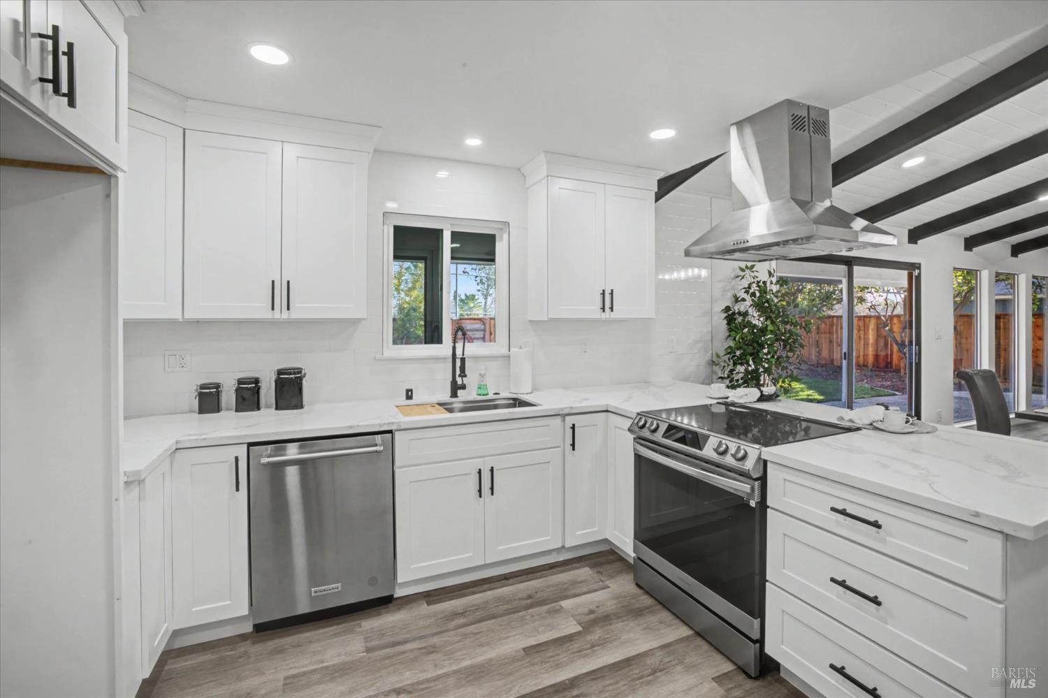 Detail Gallery Image 8 of 47 For 580 Yellowstone Dr, Vacaville,  CA 95687 - 3 Beds | 2/1 Baths