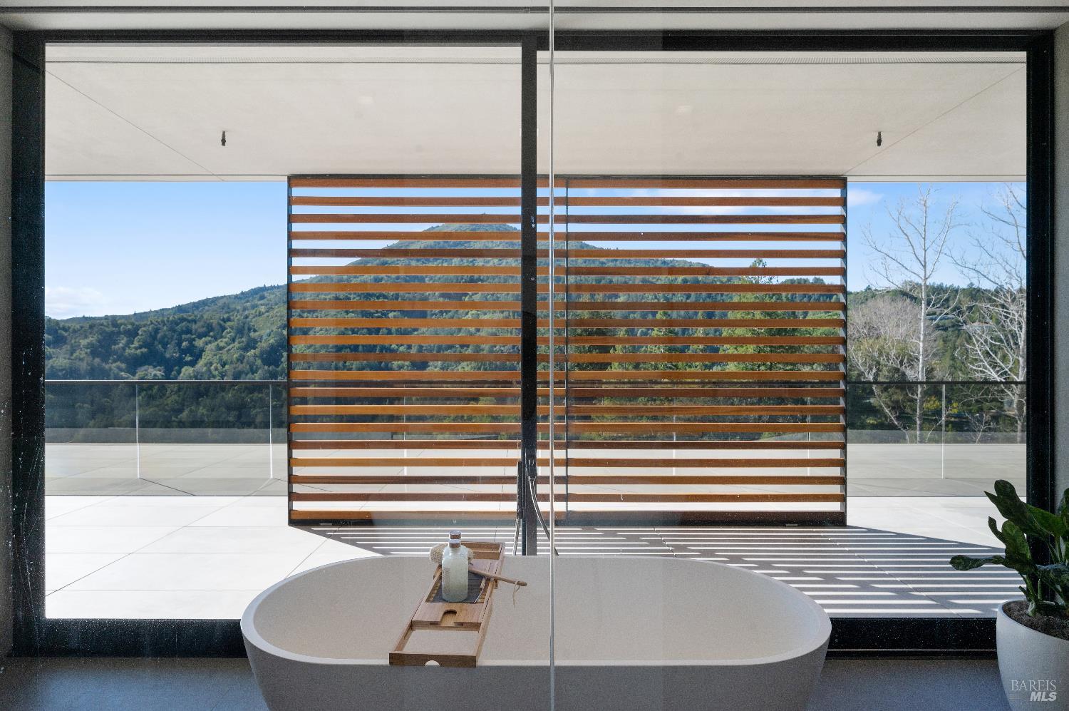 Detail Gallery Image 18 of 29 For 70 Ridgecrest Rd, Kentfield,  CA 94904 - 6 Beds | 6/2 Baths