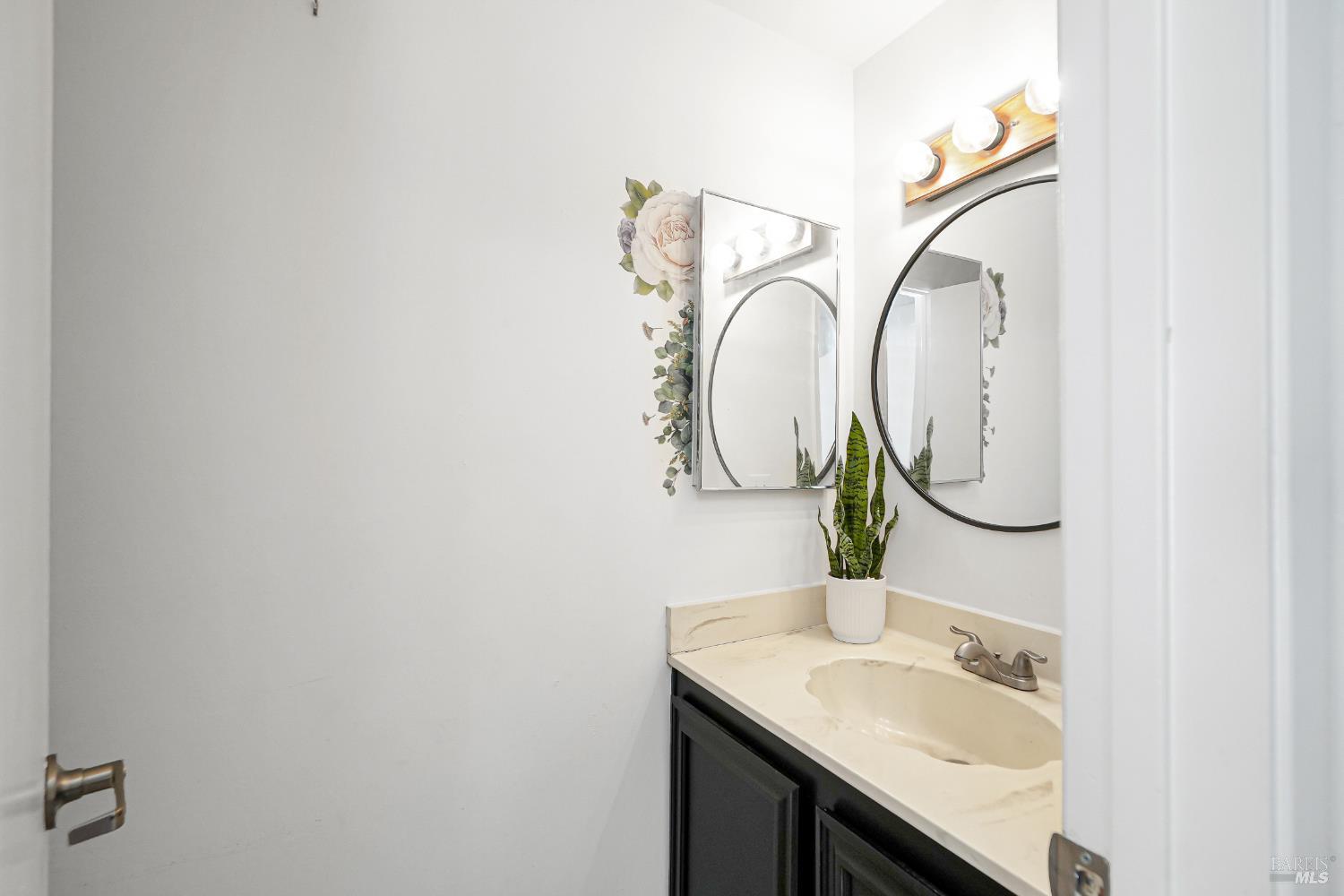 Detail Gallery Image 8 of 62 For 101 Panorama Dr, Benicia,  CA 94510 - 3 Beds | 1/1 Baths