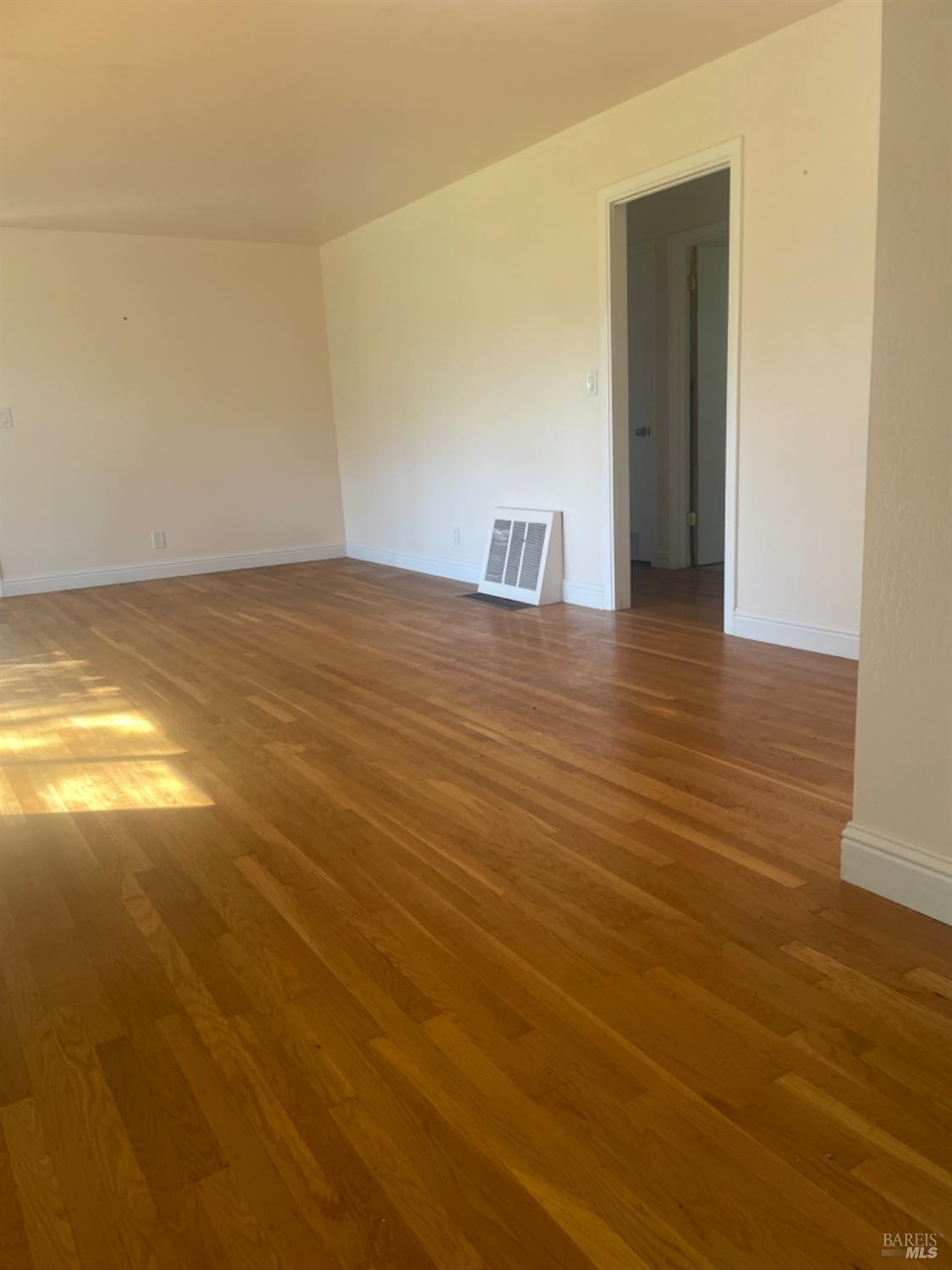 Detail Gallery Image 5 of 17 For 1395 Velma Ave, Santa Rosa,  CA 95403 - 2 Beds | 1 Baths