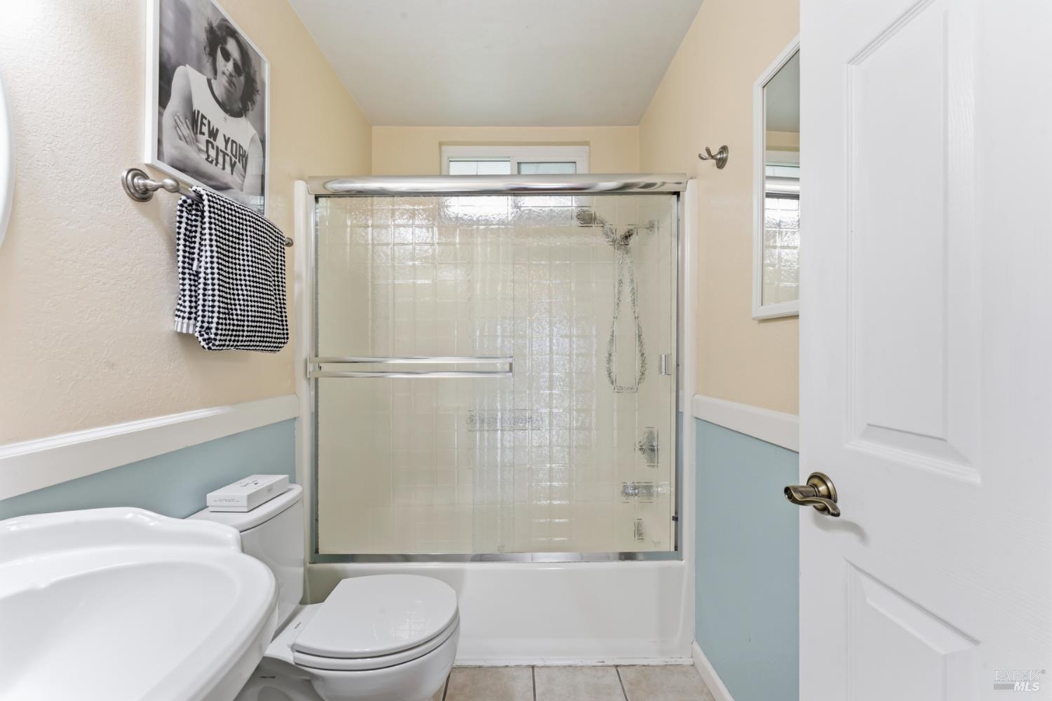 Detail Gallery Image 11 of 29 For 1491 Karen Dr, Benicia,  CA 94510 - 5 Beds | 3 Baths