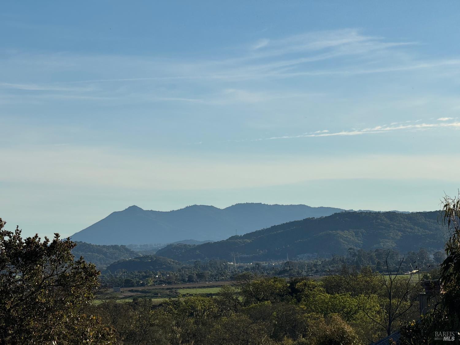 Detail Gallery Image 10 of 76 For 40 Green Point Ln, Novato,  CA 94945 - 4 Beds | 2/1 Baths