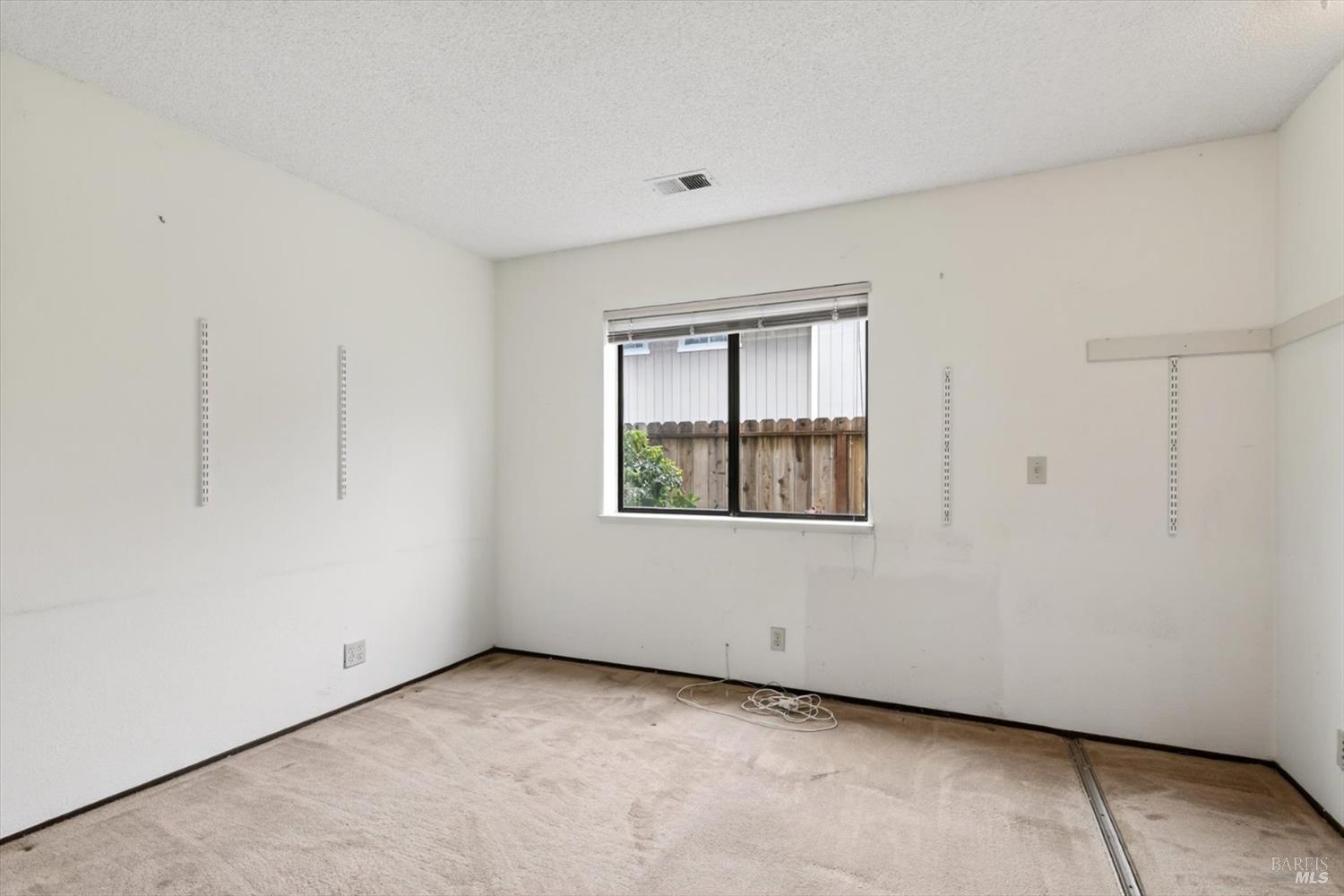 Detail Gallery Image 21 of 29 For 879 Oxford Way, Benicia,  CA 94510 - 4 Beds | 2 Baths