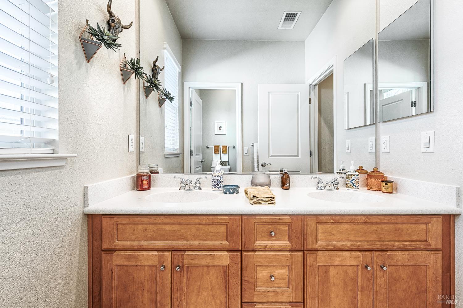 Detail Gallery Image 64 of 79 For 2167 Linwood Ave, Santa Rosa,  CA 95404 - 3 Beds | 3 Baths