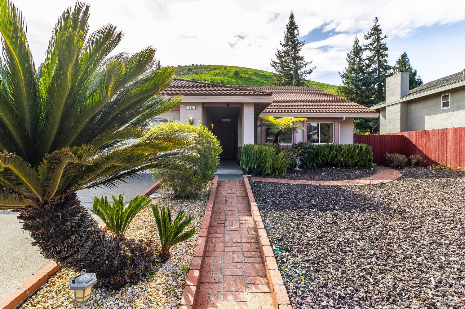 Detail Gallery Image 8 of 99 For 832 Rose Dr, Benicia,  CA 94510 - 4 Beds | 2 Baths