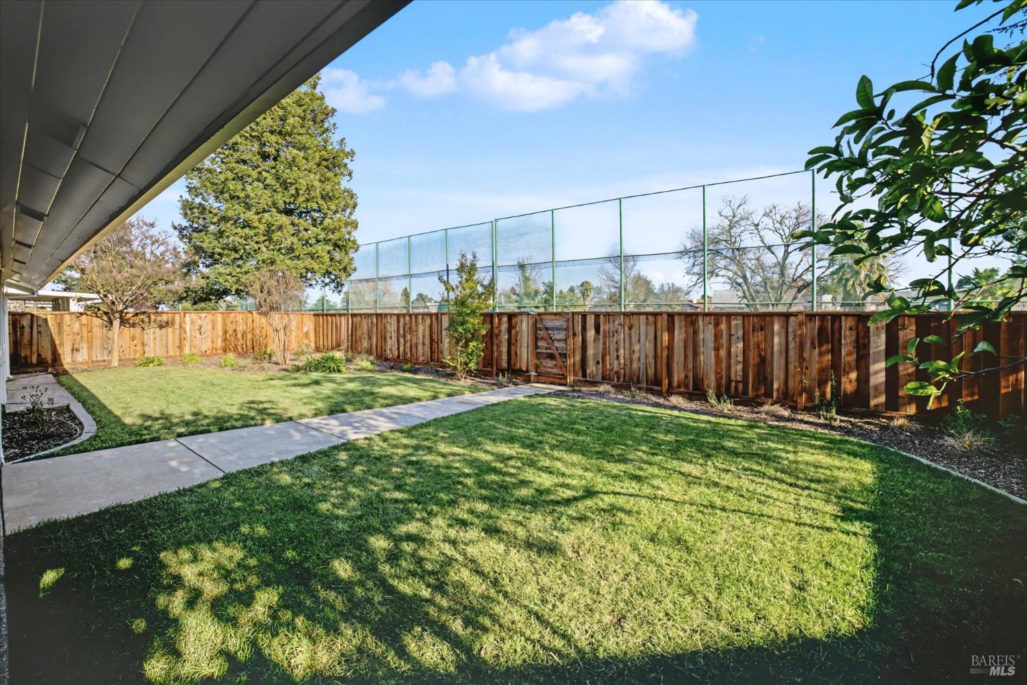 Detail Gallery Image 34 of 47 For 580 Yellowstone Dr, Vacaville,  CA 95687 - 3 Beds | 2/1 Baths