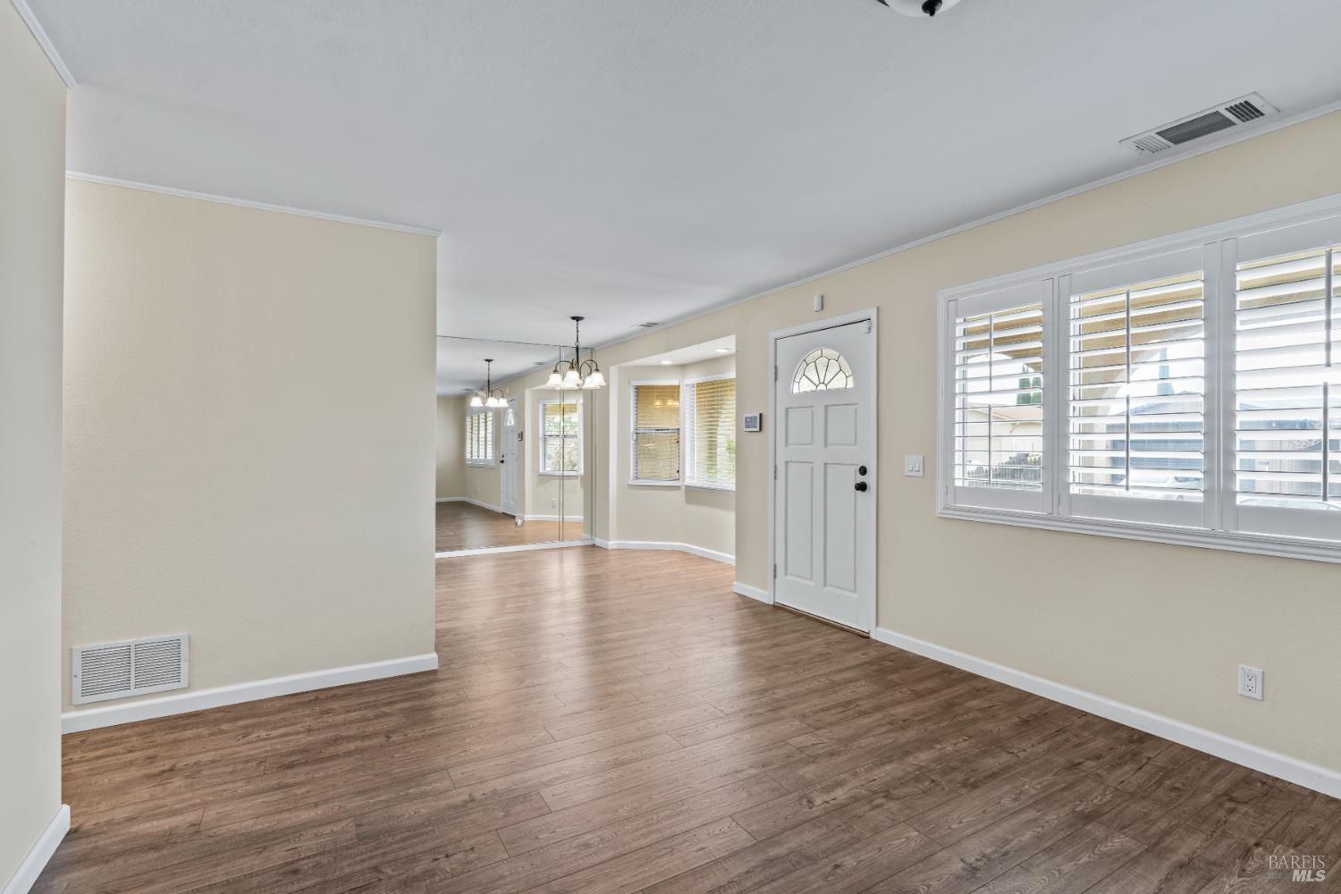 Detail Gallery Image 5 of 38 For 210 Trinity Ct, Rio Vista,  CA 94571 - 3 Beds | 2/1 Baths