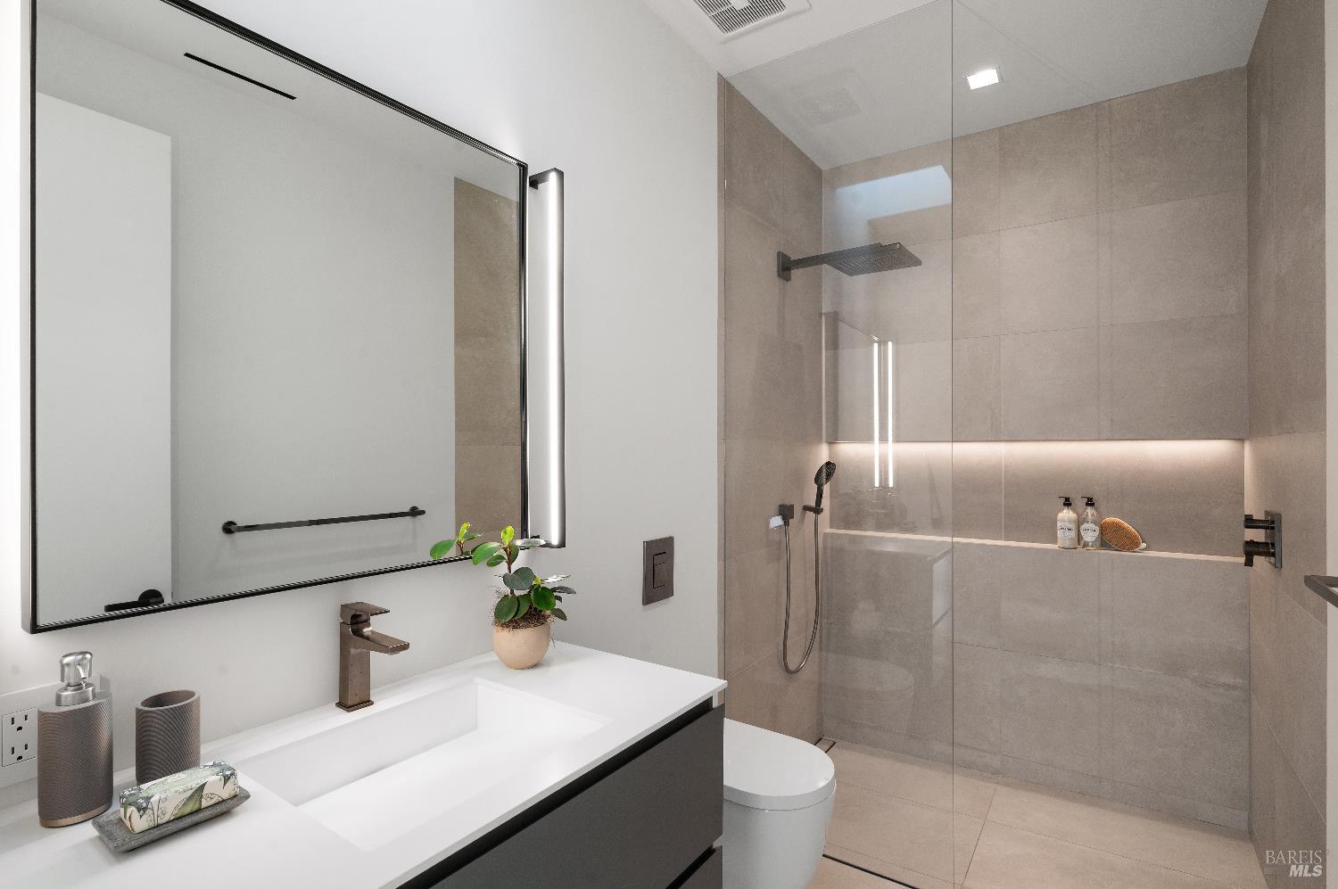 Detail Gallery Image 21 of 29 For 70 Ridgecrest Rd, Kentfield,  CA 94904 - 6 Beds | 6/2 Baths