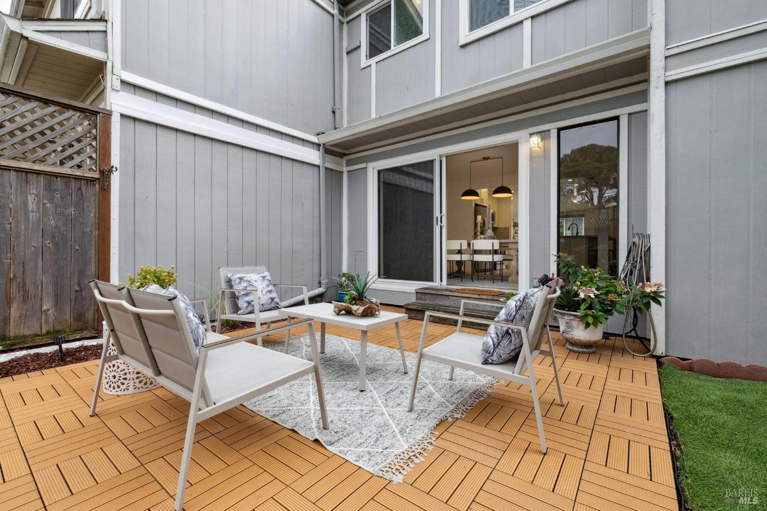 Detail Gallery Image 13 of 36 For 111 Nantucket Cv, San Rafael,  CA 94901 - 2 Beds | 2/1 Baths