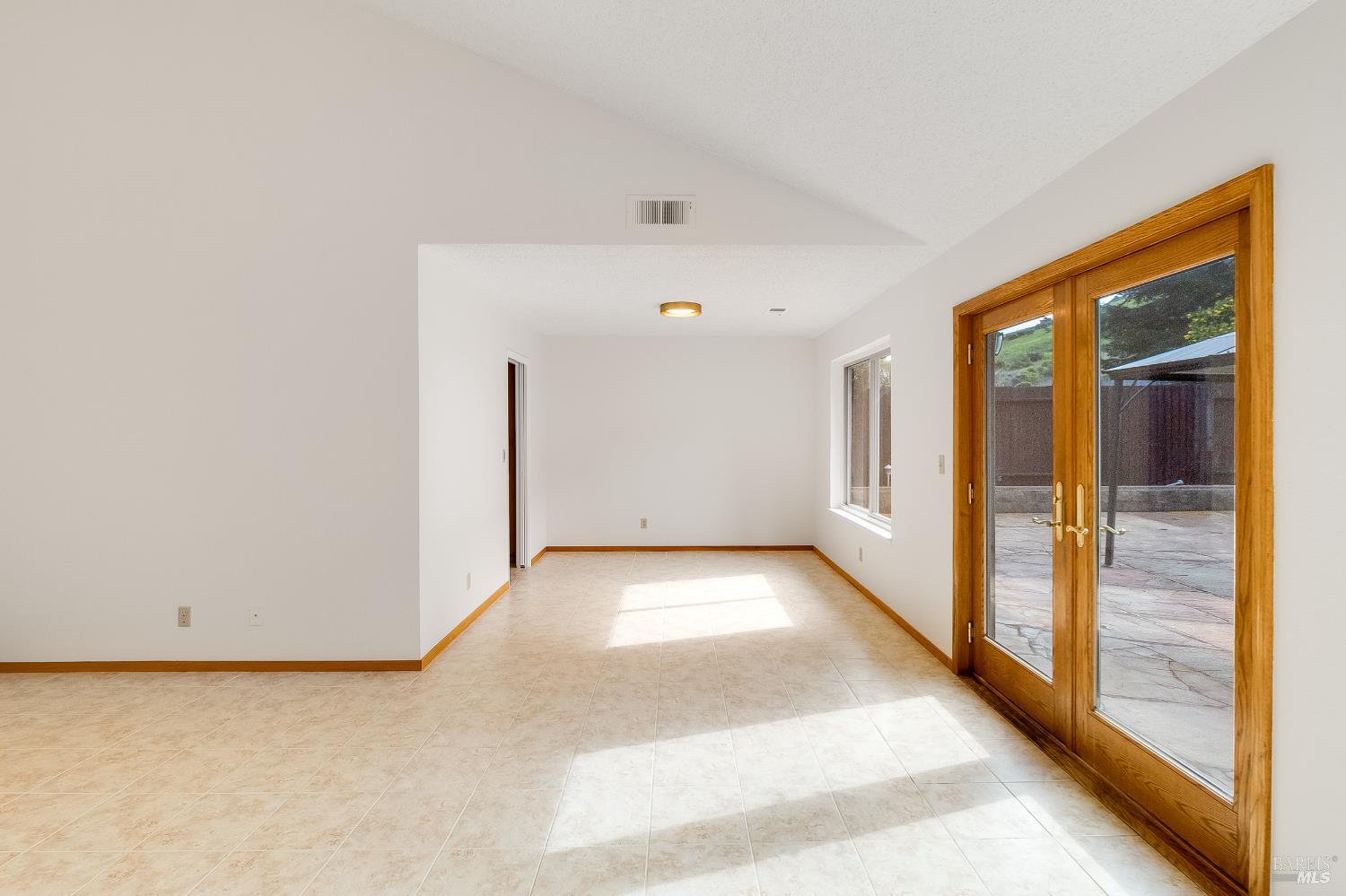 Detail Gallery Image 24 of 99 For 832 Rose Dr, Benicia,  CA 94510 - 4 Beds | 2 Baths