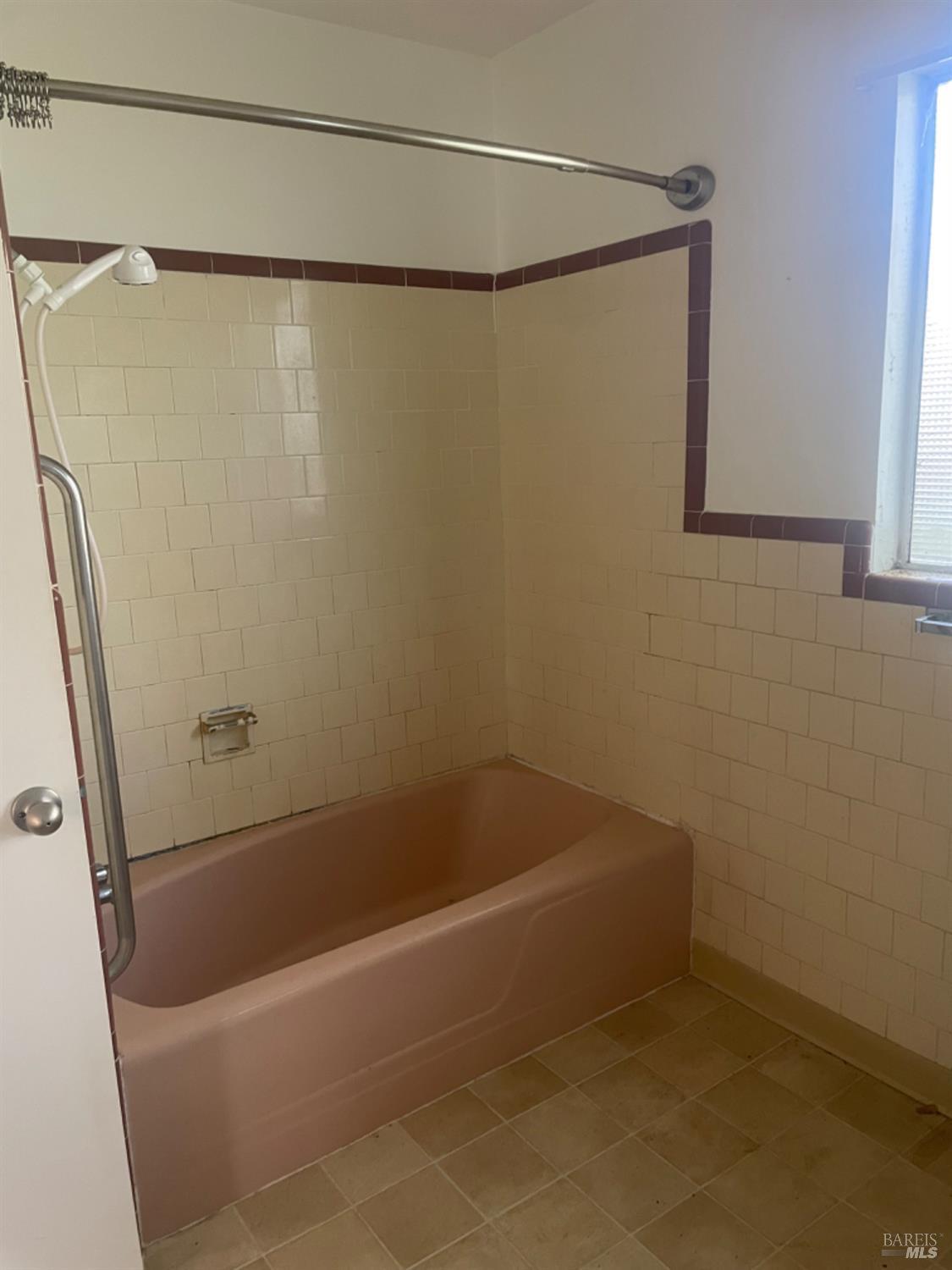 Detail Gallery Image 13 of 17 For 1395 Velma Ave, Santa Rosa,  CA 95403 - 2 Beds | 1 Baths