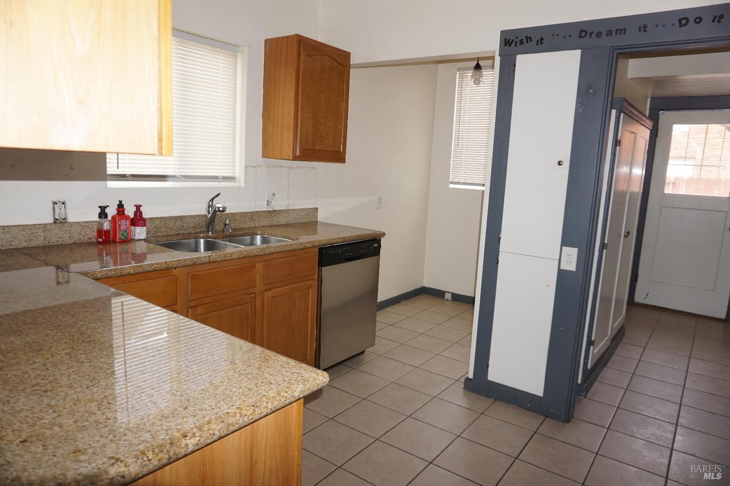 Detail Gallery Image 7 of 28 For 312 Central Ave, Vallejo,  CA 94590 - 2 Beds | 1 Baths