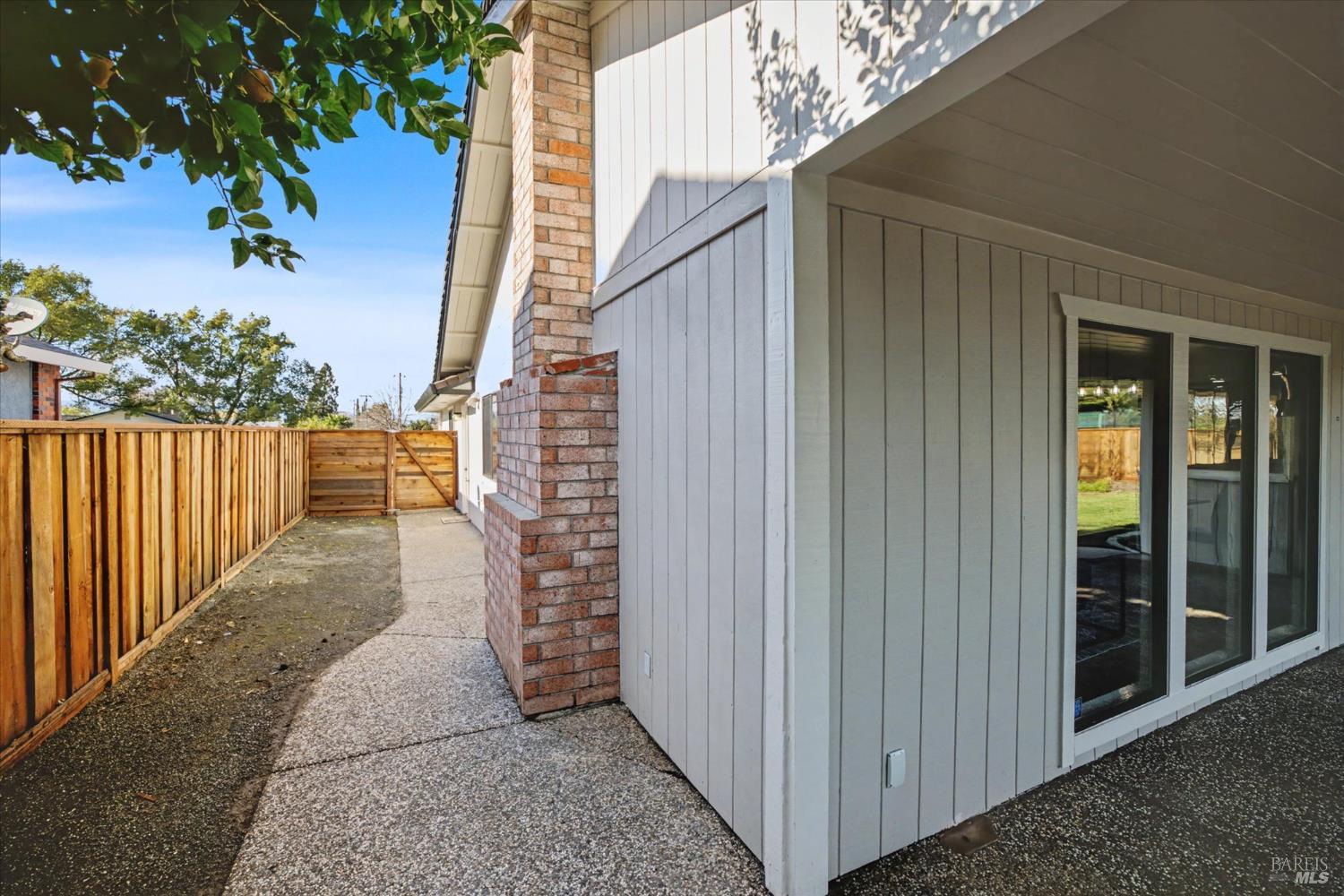 Detail Gallery Image 38 of 47 For 580 Yellowstone Dr, Vacaville,  CA 95687 - 3 Beds | 2/1 Baths