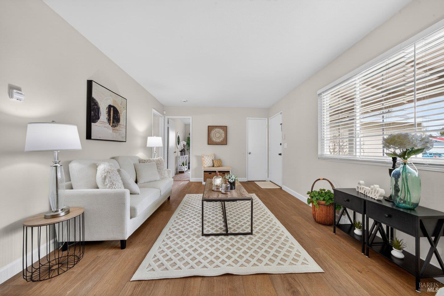 Detail Gallery Image 8 of 36 For 2013 Cormorant Dr, Fairfield,  CA 94533 - 3 Beds | 1 Baths