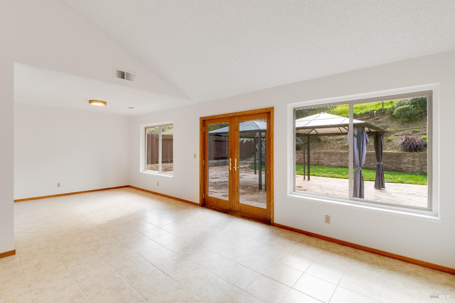 Detail Gallery Image 25 of 99 For 832 Rose Dr, Benicia,  CA 94510 - 4 Beds | 2 Baths