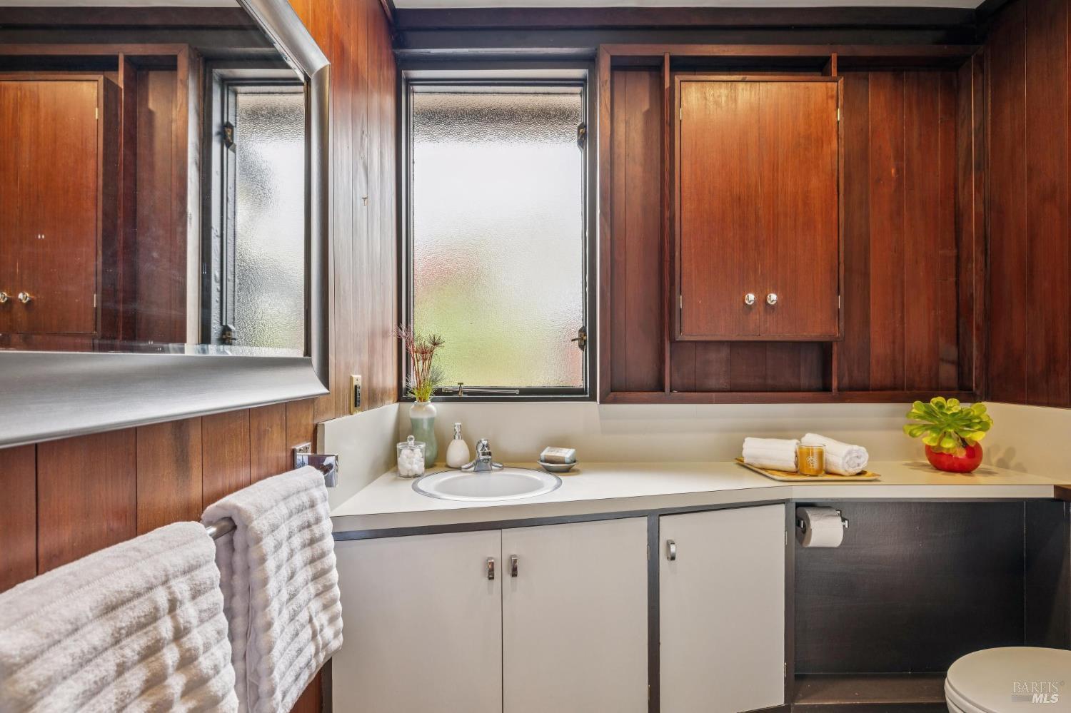 Detail Gallery Image 40 of 58 For 18 Laverne Ave, Mill Valley,  CA 94941 - 4 Beds | 3 Baths