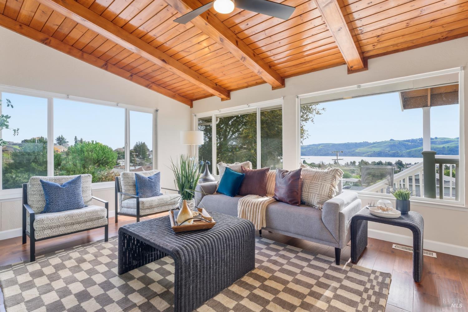 Detail Gallery Image 4 of 29 For 1491 Karen Dr, Benicia,  CA 94510 - 5 Beds | 3 Baths