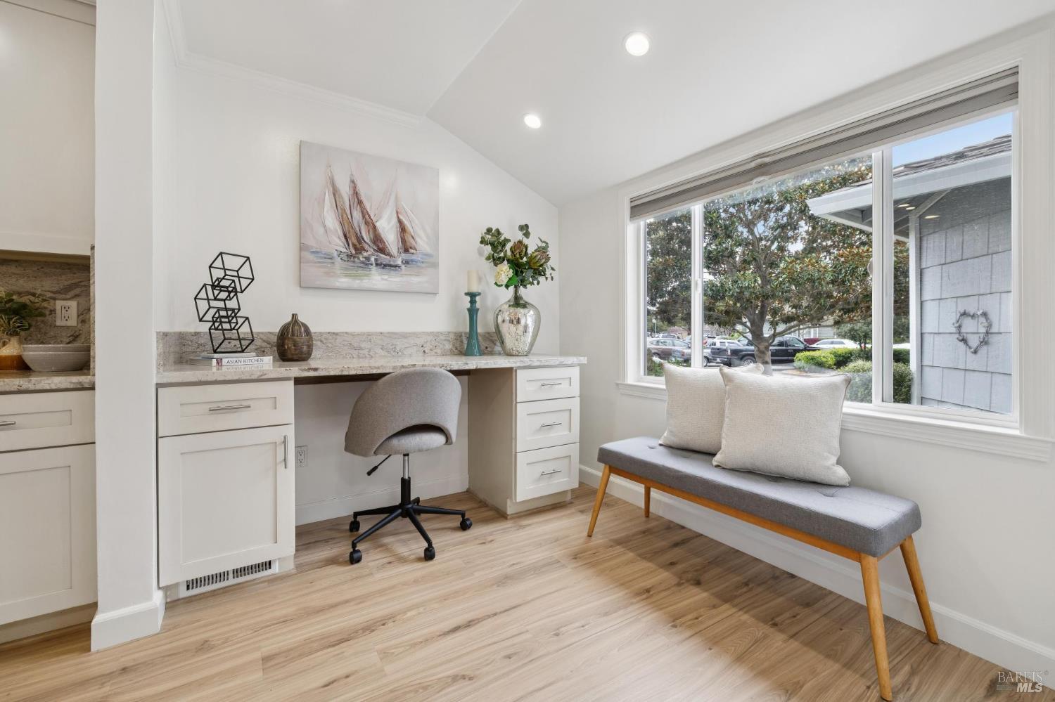 Detail Gallery Image 20 of 36 For 111 Nantucket Cv, San Rafael,  CA 94901 - 2 Beds | 2/1 Baths